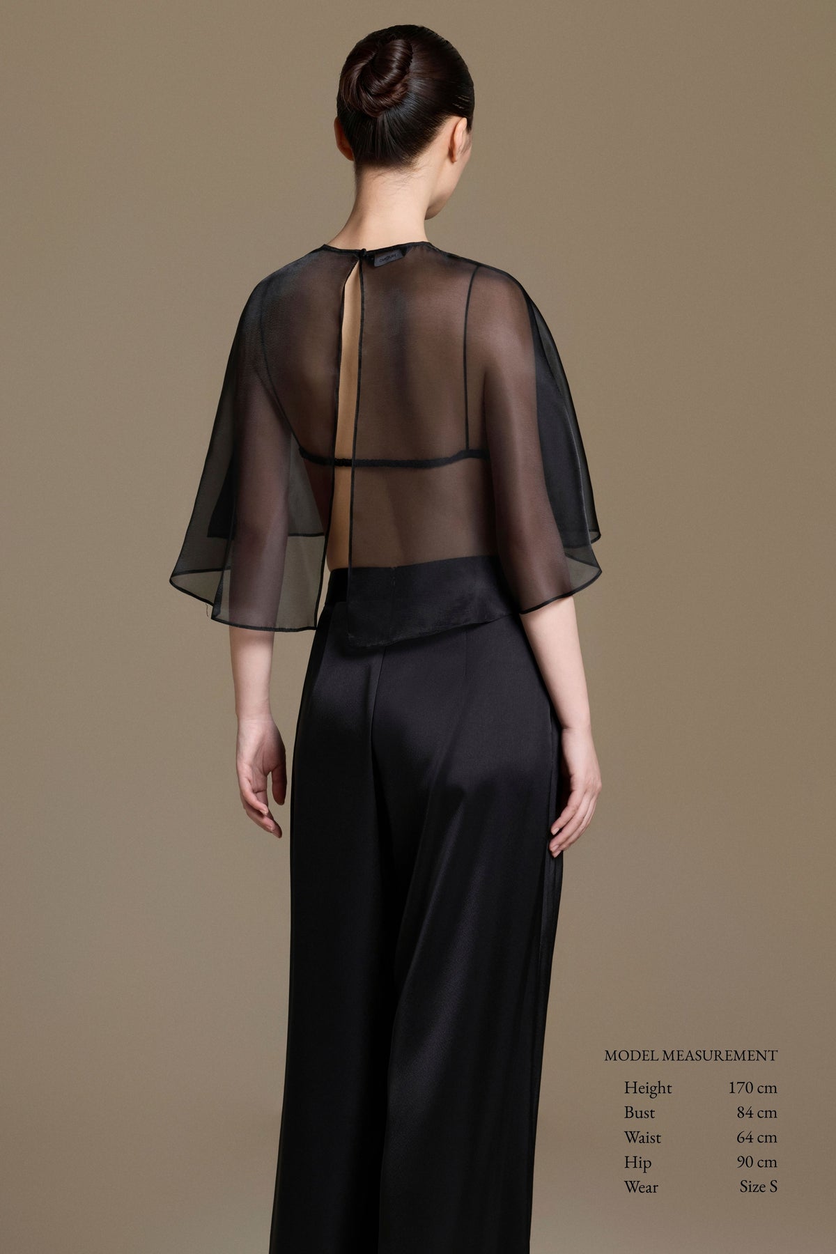 Airy Black Mini-cape | Catalogue 07