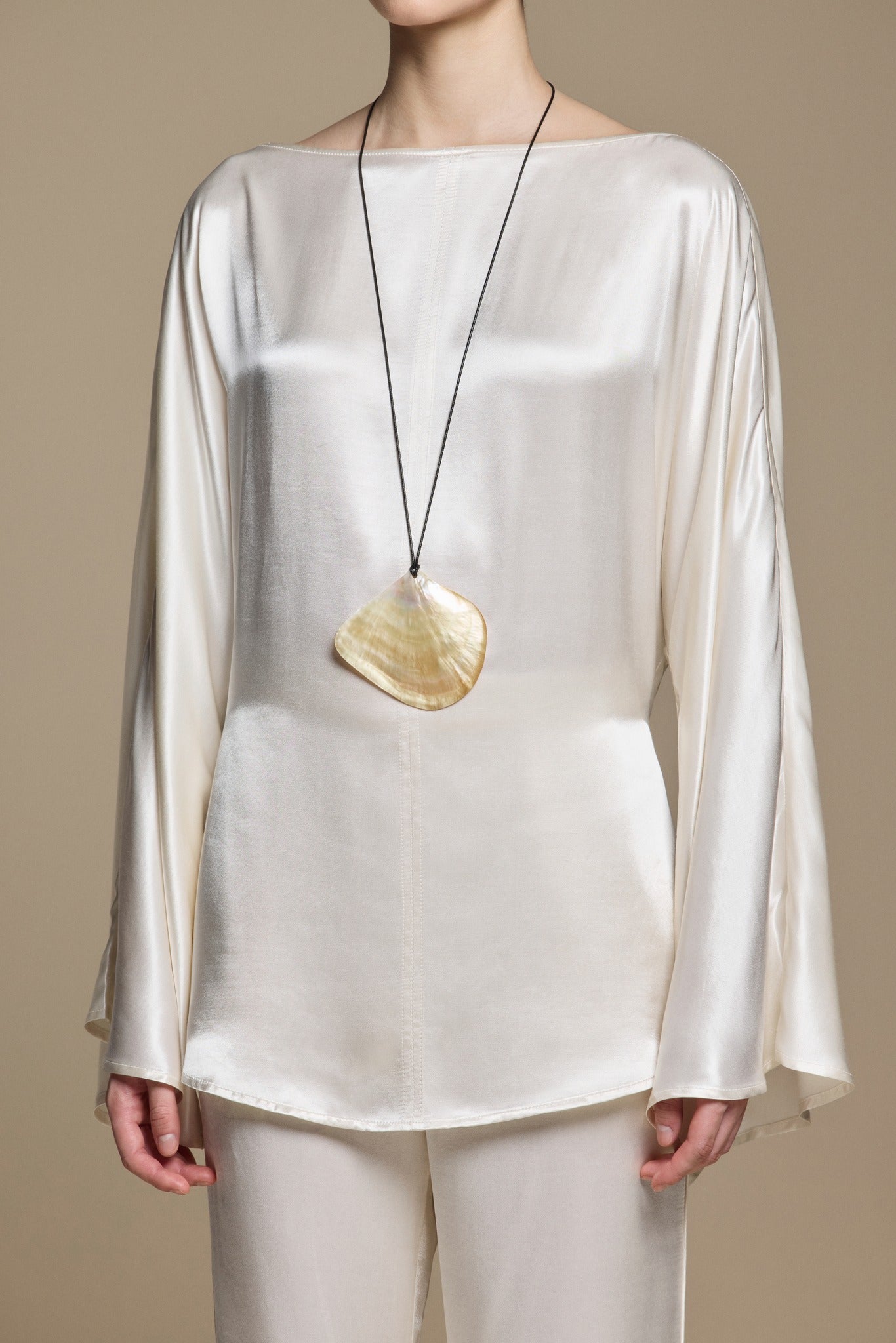 VỎ TRAI NECKLACE