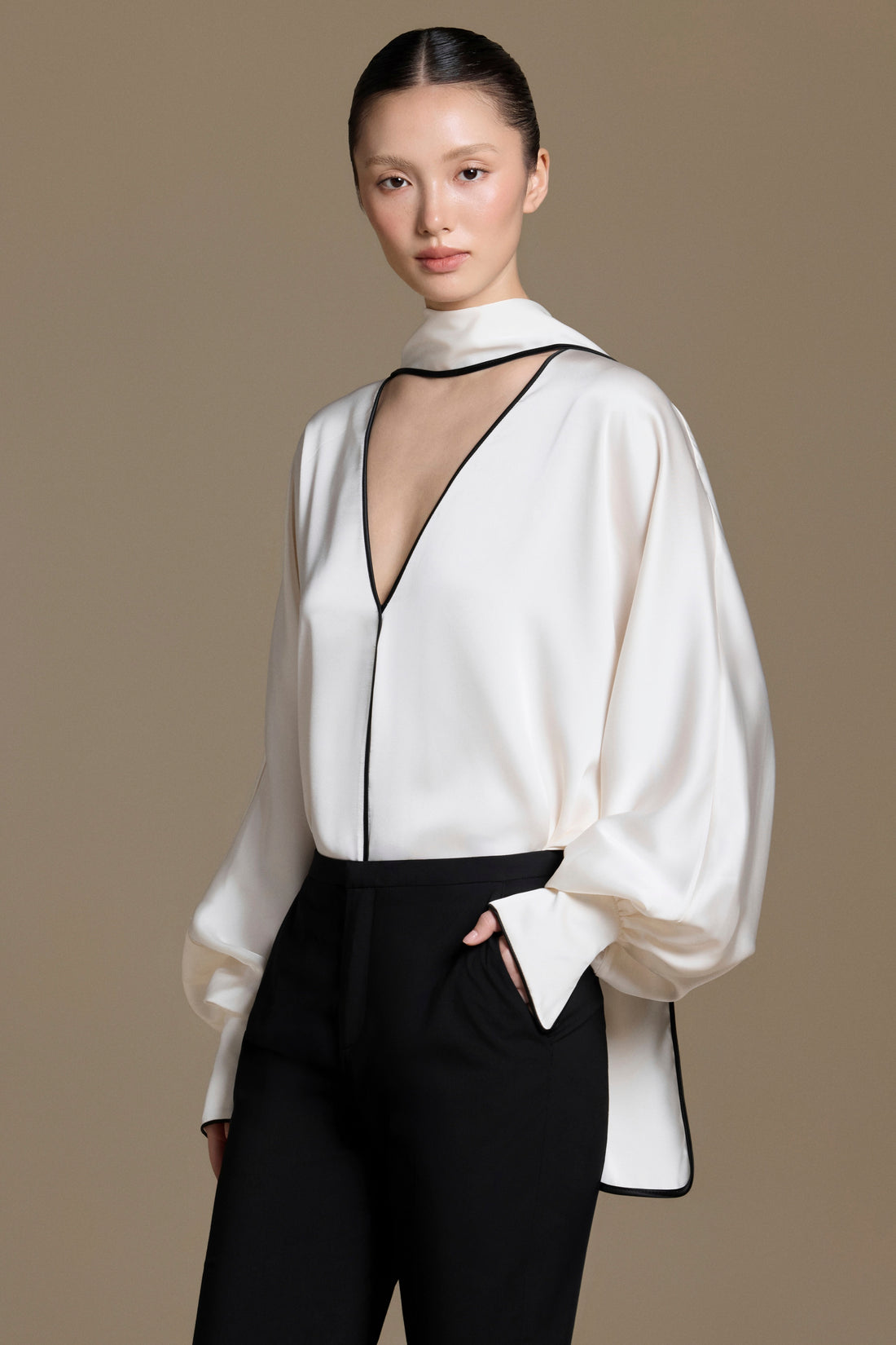 Leisure Black-trimmed Silk Blouse | Catalogue 01