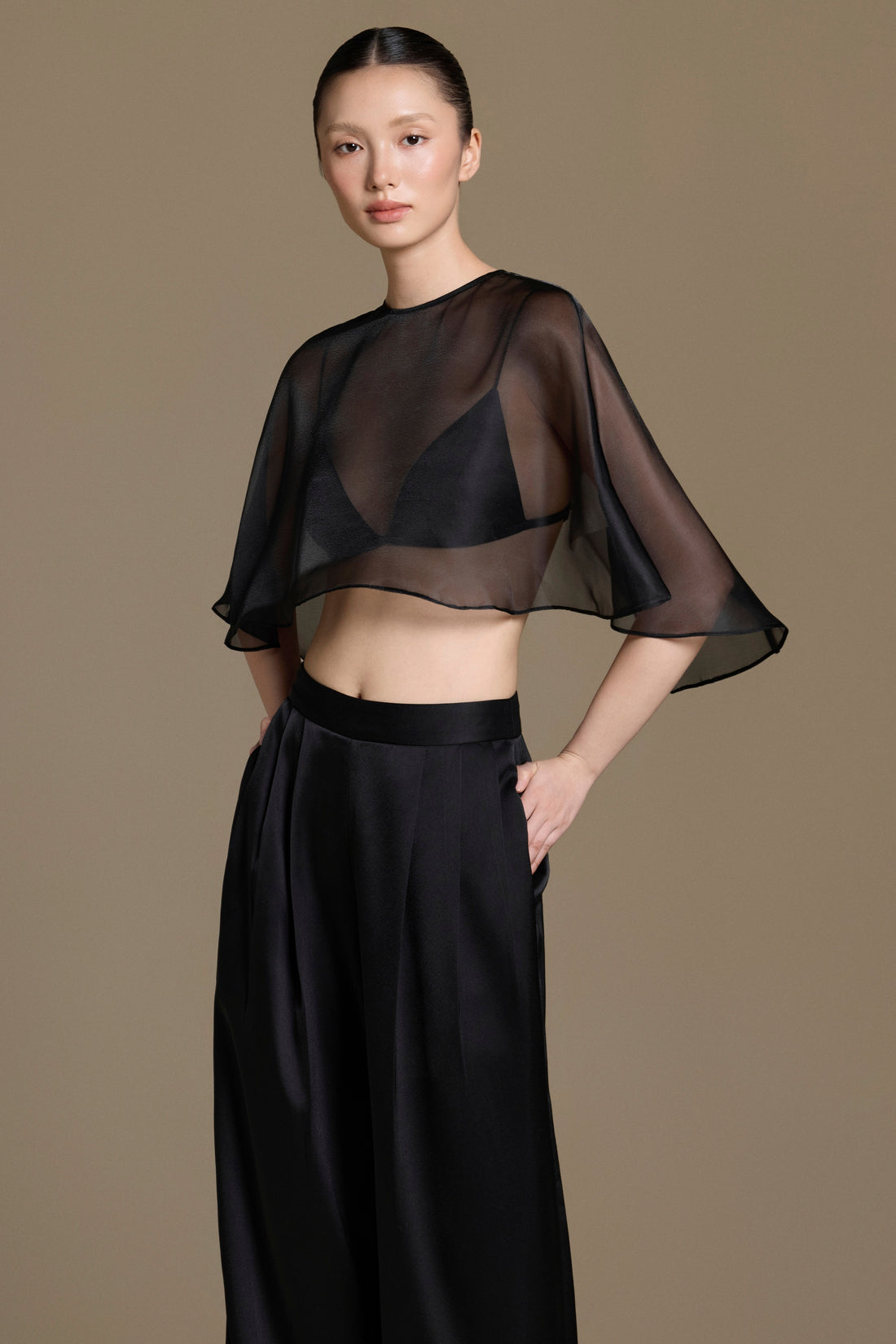 Airy Black Mini-cape | Catalogue 01